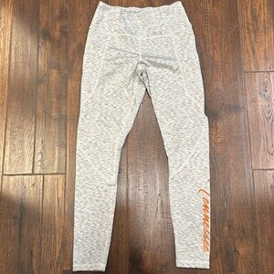 Light gray Tennessee leggings with side pockets